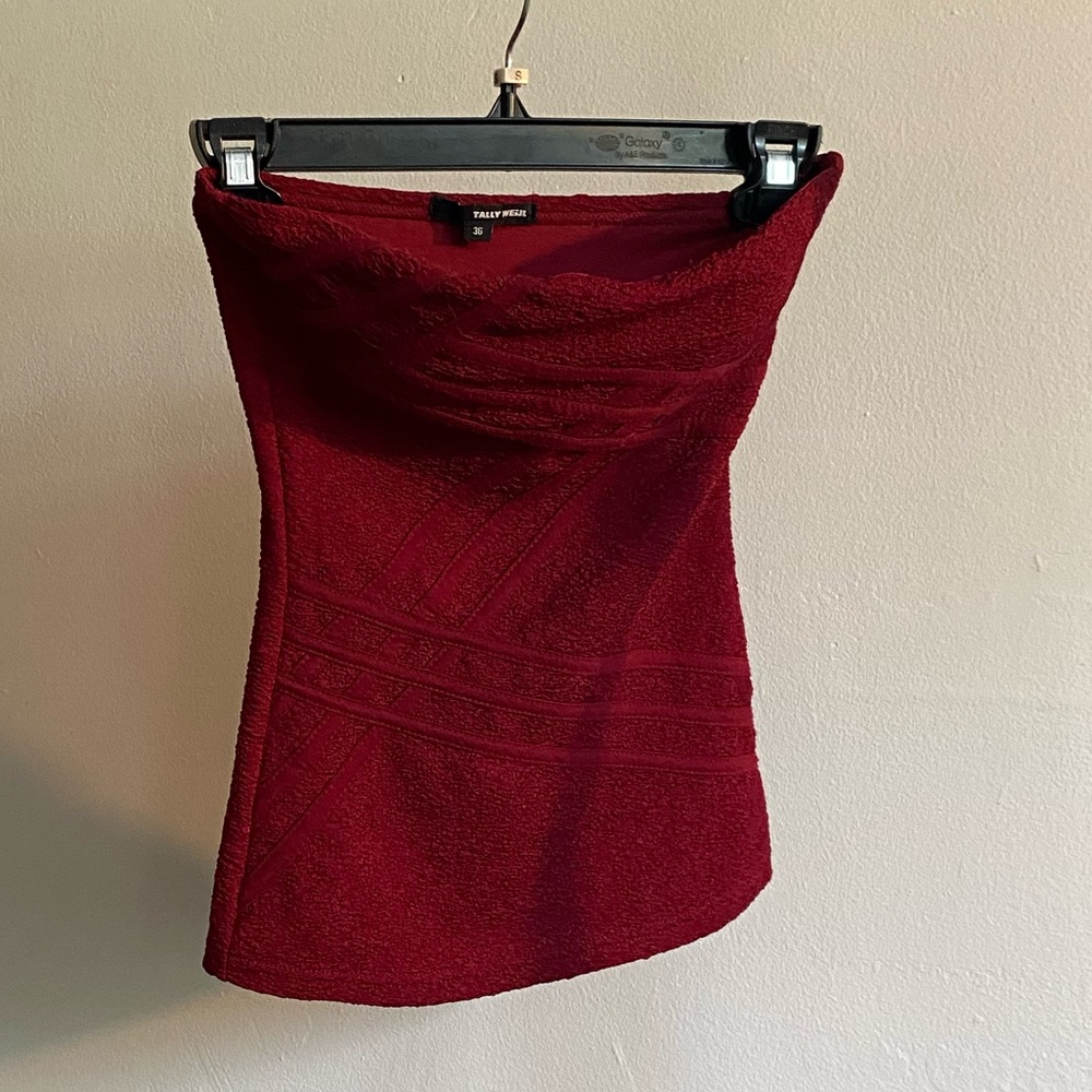 Red bustier s to ça size . A must have piece !